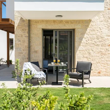 Villa Beachfront Nymphes Aigli, Brand New With Pool, Children Area & Bbq